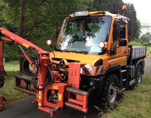 Bild vergr��ern: Ein neuer Unimog unterst�tzt die Mitarbeiter des Burbacher Bauhofs bei ihren Aufgaben.