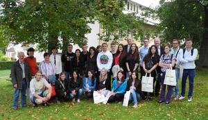 Bild vergr��ern: Auch in diesem Jahr konnte wieder eine Delegation von 25 Sch�lerinnen und Sch�lern des Tanvalder Wirtschaftsgymnasiums mit ihren Betreuern in Burbach begr��t werden.