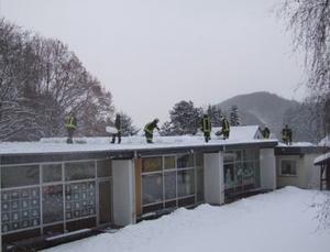 Bild vergr��ern: Feuerwehr Schnee 1