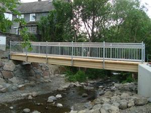 Bild vergr��ern: Neue Br&uuml;cke Kirchweg