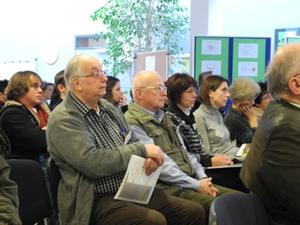 Bild vergr��ern: In vier Foren wurde im Rahmen des Workshop �Zukunft gestalten� mit Eltern, Lehrern, Vereinsvertretern, Politikern und anderen Interessierten diskutiert, wie das Schulzentrum in Burbach zuk�nftig aufgestellt sein soll.