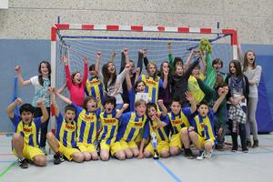 Bild vergr��ern: Die Klasse 5d hat den Titel beim ersten Fu�ballturnier der Gemeinschaftsschule Burbach gewonnen.