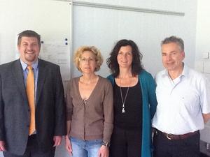 Bild vergr��ern: Der Vorstand des neuen Mensavereins: Stellvertretender Vorsitzender Tobias N�hring, Schriftf�hrerin Sabine Nicolai, Vorsitzende Mechthild Ermert-Heinz und Kassierer Horst-G�nter Moos.