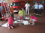 Bild vergr��ern: Die Kinder der Ferienspiele beim Puzzeln