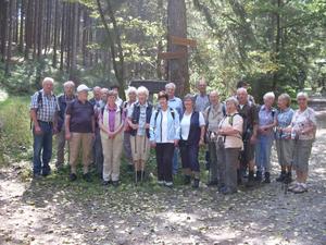Bild vergr��ern: Die SGV-Abteilung Siegen war jetzt auf Einladung des Heimatvereins Wahlbach im Buchhellertal unterwegs, um den neuen Wanderweg W1 zu erleben.