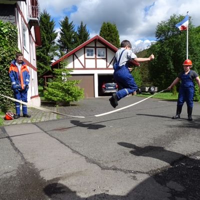 Bild vergr��ern: Schlauchseilspringen