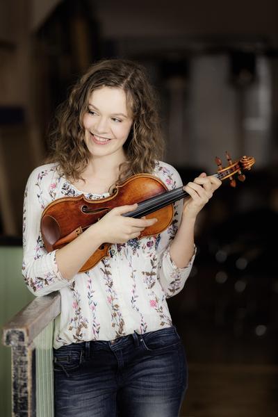 Bild vergr��ern: Acoustic Pop mit Elementen des Jazz: Am 04.11.2017 zaubert J�rdis Tielsch gro�e Gef�hle auf die B�hne des Heimhof-Theaters in W�rgendorf.