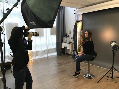 Bild vergr��ern: Das Projekt �Style and win� wurde jetzt an der Sekundarschule Burbach-Neunkirchen neu aufgelegt: Professionelle Fotos konnten die Sch�ler f�r ihre Bewerbung schie�en