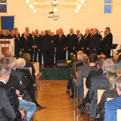 Bild vergr��ern: Volles B�rgerhaus zum Jahresempfang der Gemeinde Burbach. Mit dabei auch die Chorgemeinschaft MGV �Eintracht� Burbach und M�nnerchor der Concordia Ch�re Gilsbach.
