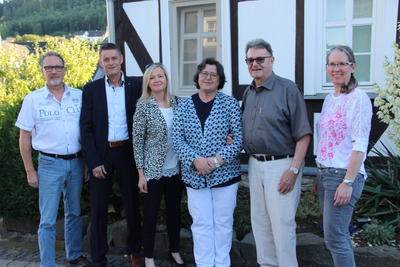 Bild vergr��ern: Von links: Fred Sosnowski, Michael Kr�hl, Claudia Henrich, Dorothee Ginsberg, Hagen Tschoeltsch und Claudia G�nther