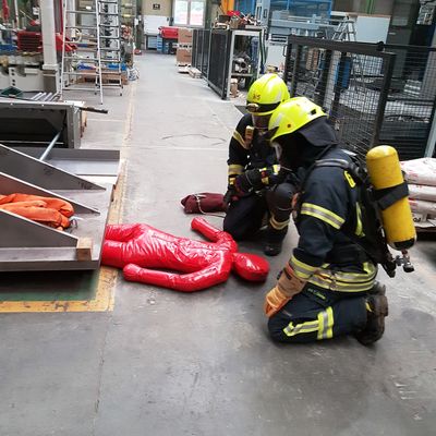 Bild vergr��ern: Rettung einer eingeklemmten Person - dargestellt durch einen Dummy