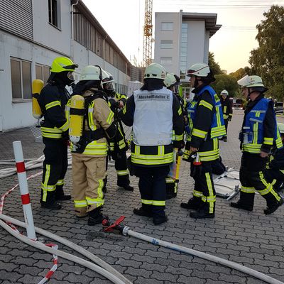 Bild vergr��ern: Kurze Lagebesprechung vor dem Einsatz