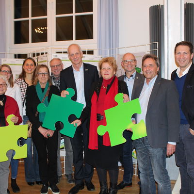 Bild vergr��ern: v.l. Doris M�hlhahn, Annika Wolf, Anne-Kathrin Ho�, Annette Hering, Eckhard Weidt, Christoph Ewers, Roswitha Still, Helmut Eich, G�nter Richter, Bernhard Baumann
