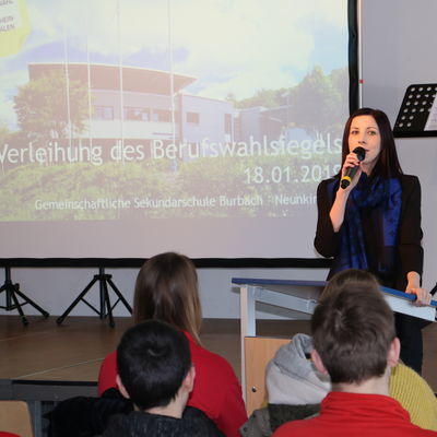 Bild vergr��ern: die stellv. Vorsitzende der Wirtschaftsjunioren Frau Julia F�rster