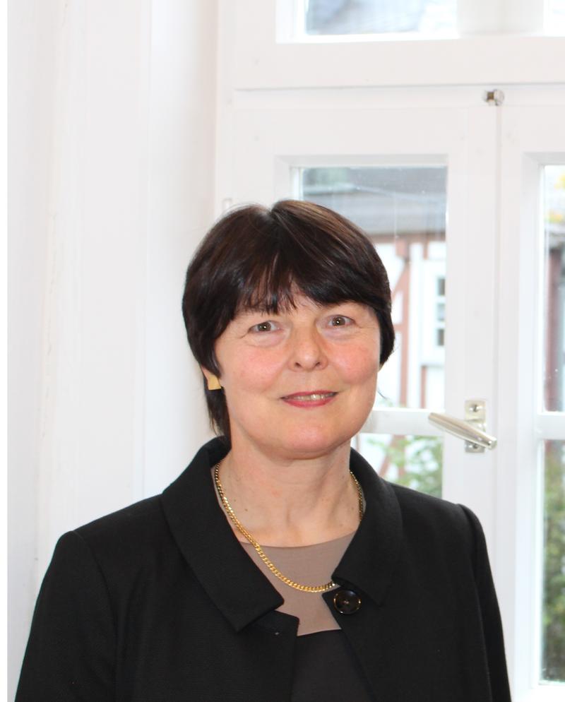 Dr. Marlies Obier