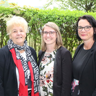 Bild vergr��ern: Roswitha Still (Vorsitzende), Annika Wolf und Meike Menn (beide Regionalmanagerinnen)
