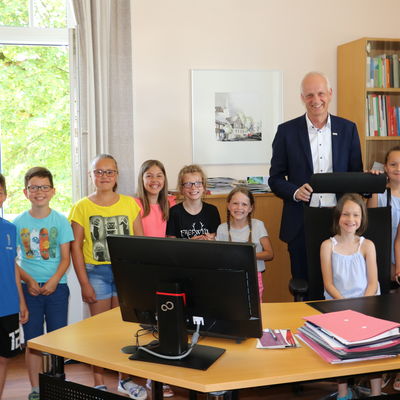 Bild vergr��ern: 20190703 PM Besuch Grundschule Hickengrund 2