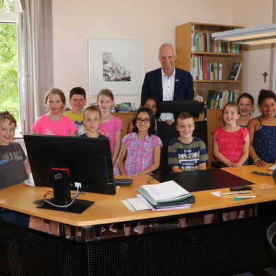 Bild vergr��ern: 20190703 PM Besuch Grundschule Hickengrund 4
