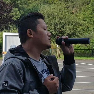 Bild vergr��ern: Urgyen Tashi sang den G�sten ein tibetisches Lied.