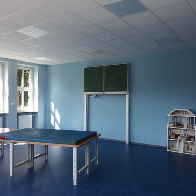 Bild vergr��ern: Ein Klassenraum in der Grundschule Hickengrund Standort Niederdresselndorf wurde komplett erneuert
