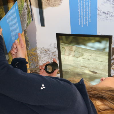 Bild vergr��ern: Auch an dem Wandmodul erhalten Besucher zahlreiche Informationen �ber den Naturpark und speziell �ber die Schatztruhe Burbach