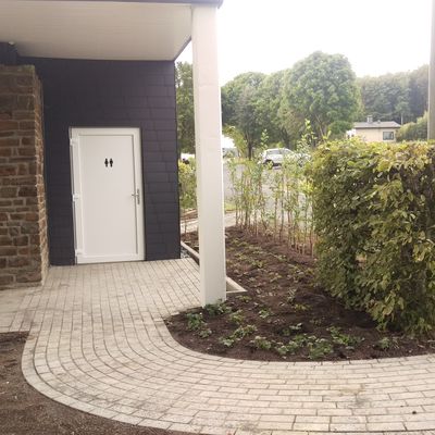 Bild vergr��ern: Der Eingangsbereich und der Zugang zu den Toiletten wurde in Lippe ebenfalls neu gestaltet. Nun ist die Toilette auch behindertengerecht begehbar