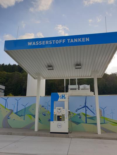 Bild vergr��ern: Wasserstofftankstelle