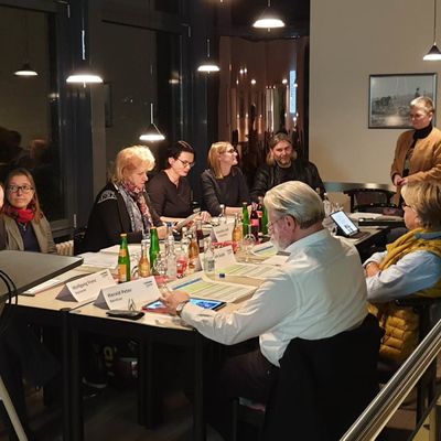 Bild vergr��ern: v.l.: Wolfgang Franz, Annette Hering, Roswitha Still, Meike Menn, Annika Wolf, Thomas Jung, Dr. Corinna Nauck, Tim Erik Heinrich (verdeckt), Simone Heinrich, Dr. Bernhard Baumann und Christa Schuppler (verdeckt), Christoph Ewers, Ingelore Roth-Stahl und Harald Peter