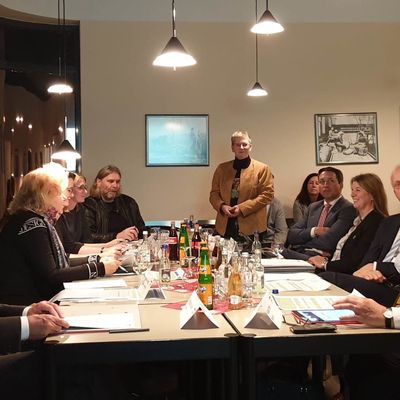 Bild vergr��ern: Wolfgang Franz, Roswitha Still, Meike Menn, Annika Wolf, Thomas Jung, Dr. Corinna Nauck, Tim Erik Heinrich (verdeckt), Simone Heinrich, Dr. Bernhard Baumann, Christa Schuppler, Christoph Ewers, Ingelore Roth-Stahl und Harald Peter