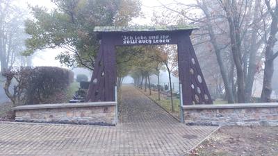 Bild vergr��ern: 20191209 PM Eingangstor Friedhof Holzhausen