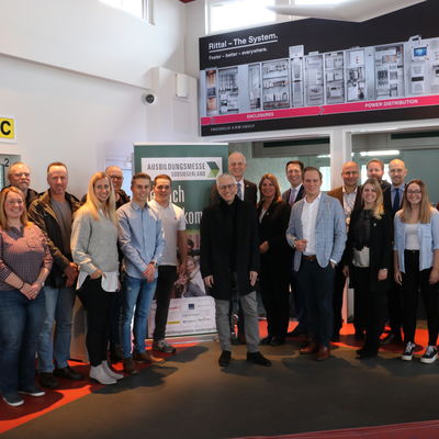 Bild vergr��ern: Die Messe lebt von der Vielzahl unterschiedlicher Ausbildungsberufe. Hier werden Sch�ler aller Schulsysteme f�ndig. Machen Sie mit und gestalten Sie unsere Region. Wir freuen uns auf Ihren Besuch.
