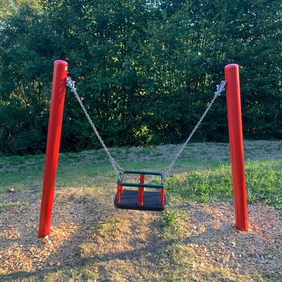 Bild vergr��ern: Neue Kinderschaukel in Burbach