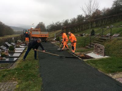 Bild vergr��ern: 20201230 PM Wegeerneuerung und neues Tor auf dem Friedhof in Gilsbach