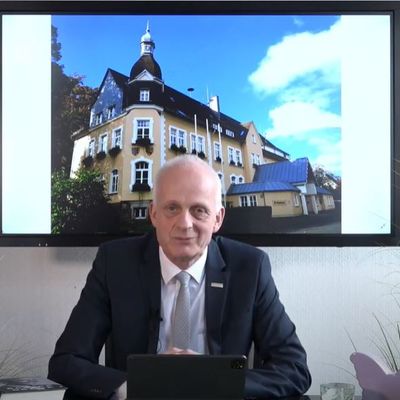 Bild vergr��ern: Digitaler Jahresempfang 2021 -B�rgermeister Christoph Ewers