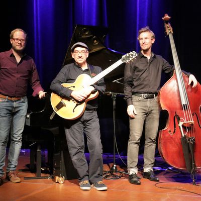 Bild vergr��ern: 2021-05-15 Mario Mammone Trio - IMG_9770