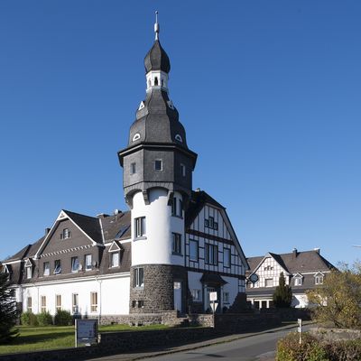 Bild vergr��ern: Von der Hauptstrasse mit Blick auf den Wasserturm