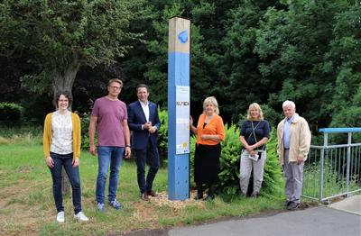 Bild vergr��ern: Stefanie Schmidt (Regionalmanagerin), Guido Uhr (Projektkoordinator Gemeinde Neunkirchen), Dr. Bernhard Baumann (B�rgermeister Gemeinde Neunkirchen), Roswitha Still (1. Vorsitzende des Regionalvereins LEADER-Region 3-L�nder-Eck e. V.), Doris Herrmann (Landschaftsarchitektin) und Ulrich Krumm (Ideengeber).
