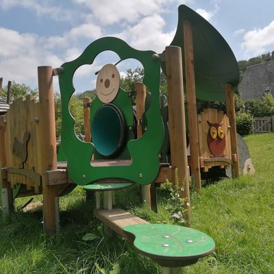Bild vergr��ern: Der Bedarf an f�r Kleinkinder geeignete Spielger�te steigt. Ziel der Gemeinde ist es, zeitnah auf allen Spielpl�tzen ein solches, wie hier in Oberdresselndorf, anzubieten.