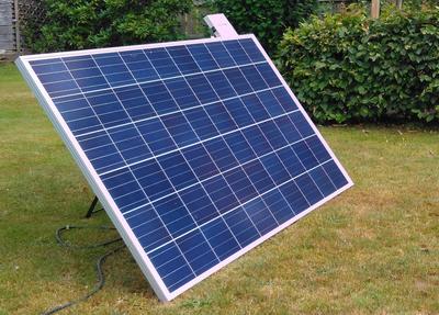 Bild vergr��ern: Ob im Garten, auf dem Balkon oder auf Flachd�chern - Stecker-Solarger�te k�nnen einfach �eingest�pselt� werden und die Menge des einzukaufenden Stroms reduzieren.