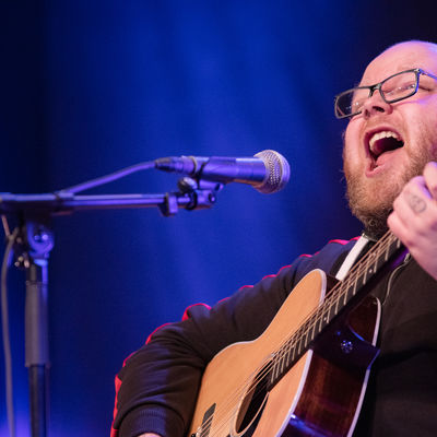 Bild vergr��ern: Explosive Rock-Stimme im ehemaligen Dynamit-Nobel-Geb�ude: Andreas K�mmert, Sieger der 3. Staffel der Casting-Show �The Voice of Germany� macht auf seiner �Harlekin Dreams�-Tour (Part 2) Station in W�rgendorf.