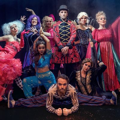 Bild vergr��ern: Mit 120 authentischen Kost�men und vielen Hits der beliebtesten B�hnenproduktionen im Gep�ck entf�hrt das Ensemble Musical Voyage sein Publikum auf eine abwechslungsreiche Reise durch die Welt der Musicals.