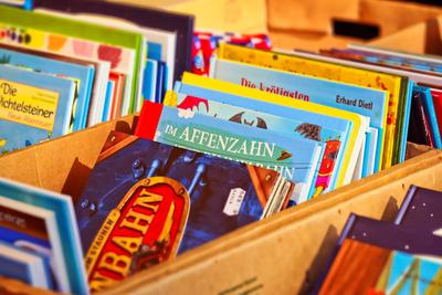 Bild vergr��ern: F�r die eine Leseratte gebraucht, f�r die andere ganz neues Futter - der Kinderb�cherflohmarkt bietet eine sch�ne Gelegenheit f�r einen Wechsel im B�cherregal.
