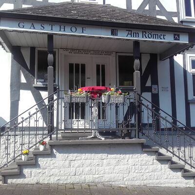 Bild vergr��ern: Zum Abschluss der Tour gibt es noch ein Feierabend-Bier im Gasthof am R�mer