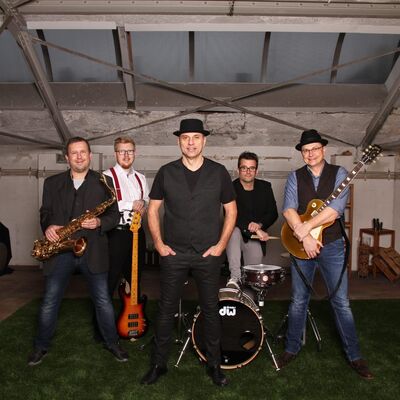 Bild vergr��ern: Die Westernhagen-Coverband Ladykiller begeistert mit ihrem Programm 