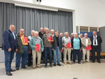 Bild vergr��ern: Zahlreiche Jubilare wurden beim Treffen der Alters- und Ehrenabteilung (nachtr�glich) geehrt.