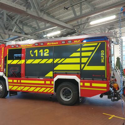Bild vergr��ern: Das neue Hilfeleistungsl�schgruppenfahrzeug - kurz: HLF 20 - von Rosenbauer auf einem MAN-Fahrgestell ersetzt das ausgediente Tankl�schfahrzeug und den R�stwagen.