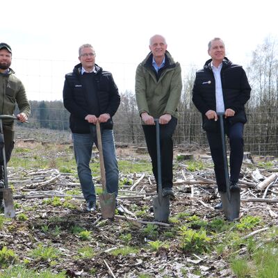 Bild vergr��ern: Pflanzaktion im 