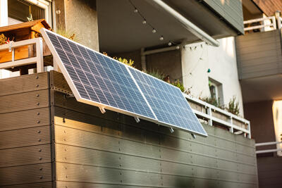 Bild vergr��ern: Solar-Steckerger�te wie etwa Balkonsolaranlagen werden beim Kauf mit 50 Euro unterst�tzt.