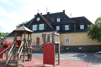 Bild vergr��ern: In der Grundschule Burbach am Standort Wahlbach wird der OGS-Bereich f�r das kommende Schuljahr fit gemacht.