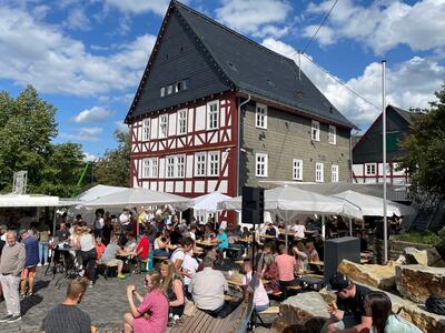Bild vergr��ern: Die Alte Vogtei stand am Wochenende im Zentrum des Dorffestes des Heimatvereins.